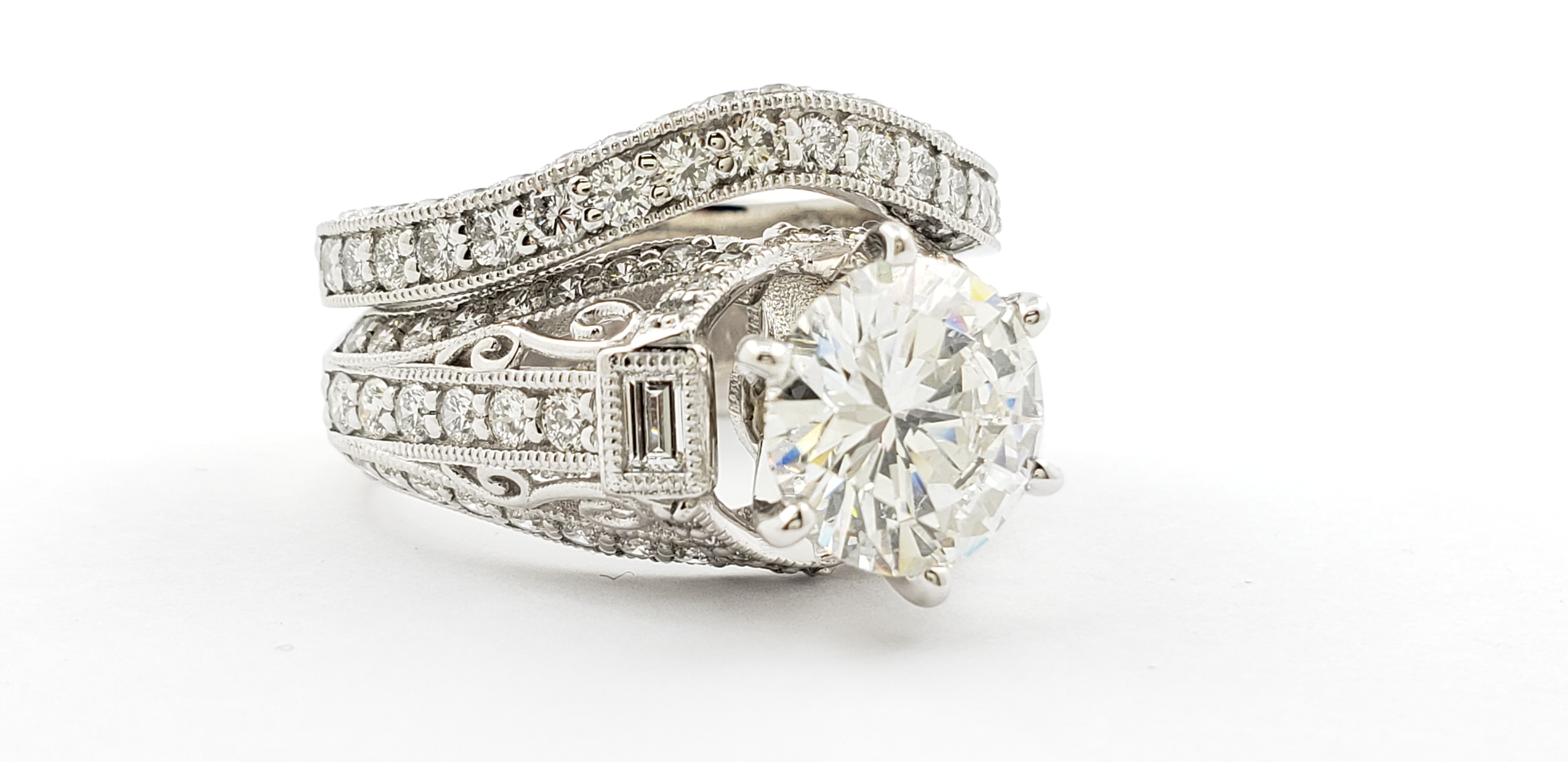 Round Shape Bridal Set with Baguette & Round Shape Side Diamonds